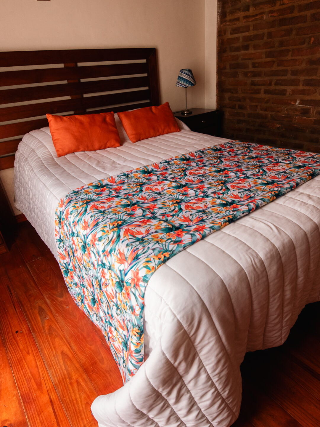 Habitación matrimonial con cama doble en Cabañas Las Sirenas Premium Villa Urquiza