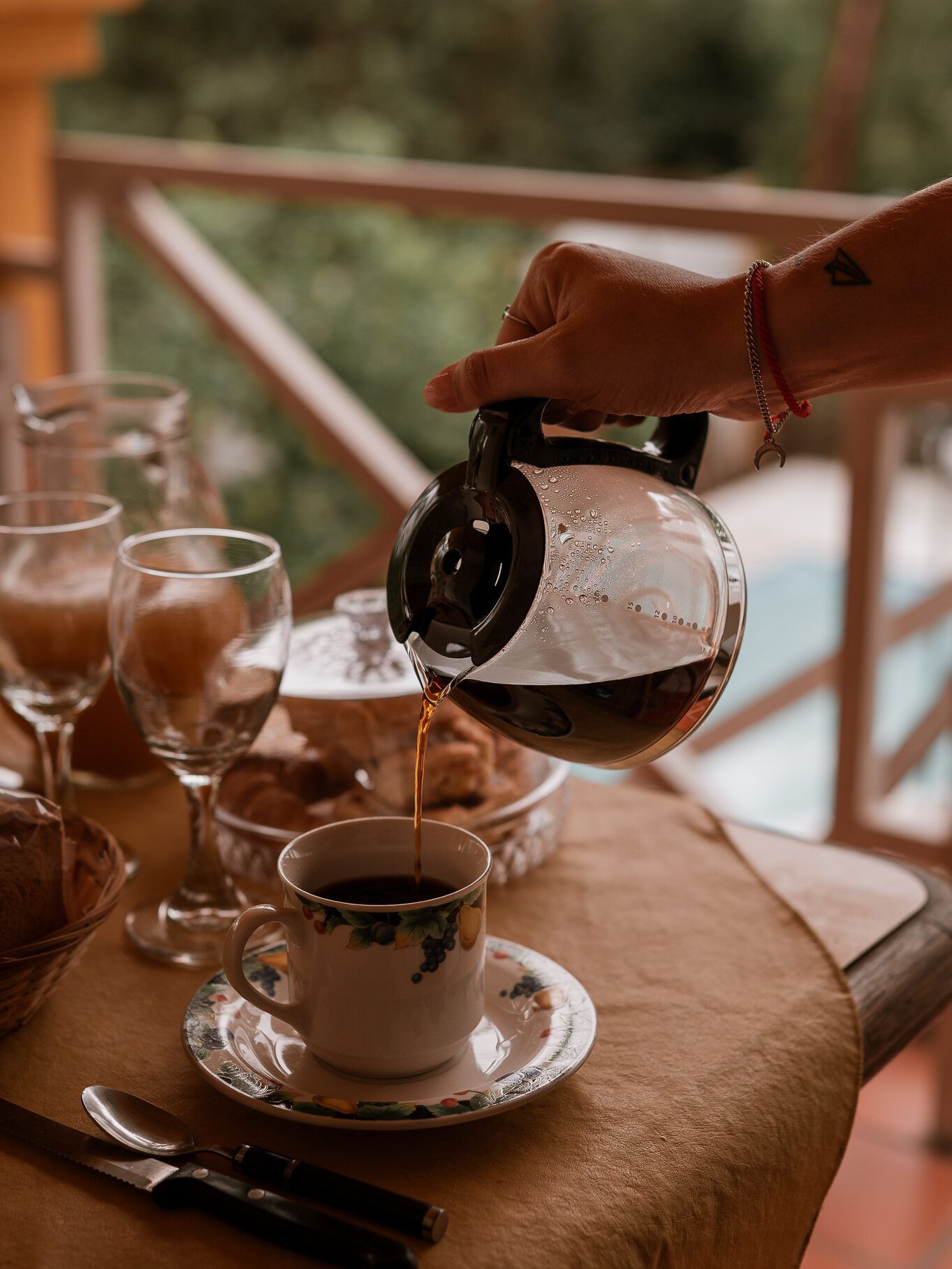 Desayuno en Le Village Villa Urquiza, experiencia pensada para parejas con atención personalizada