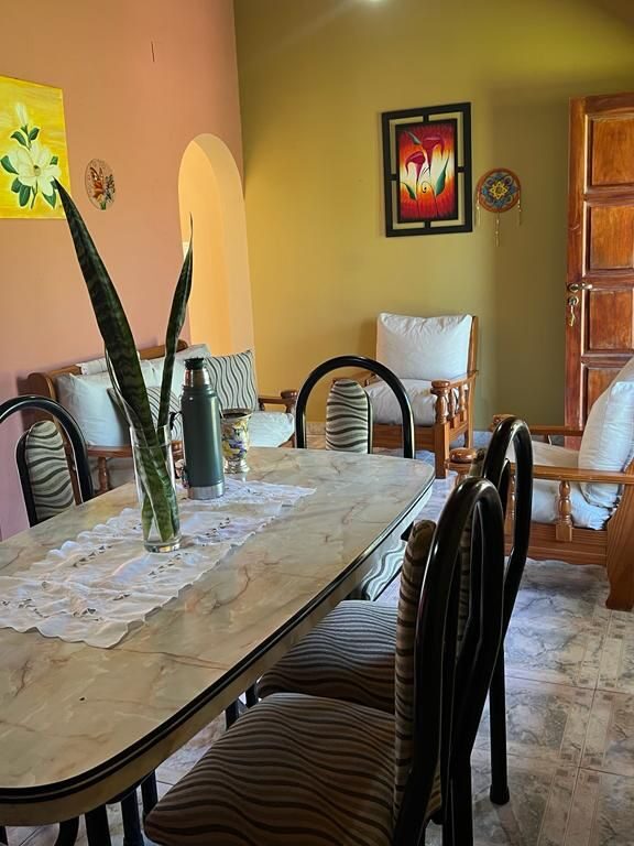 Cocina equipada integrada al estar-comedor en Casa Quinta El Paraíso, Villa Urquiza entre rios