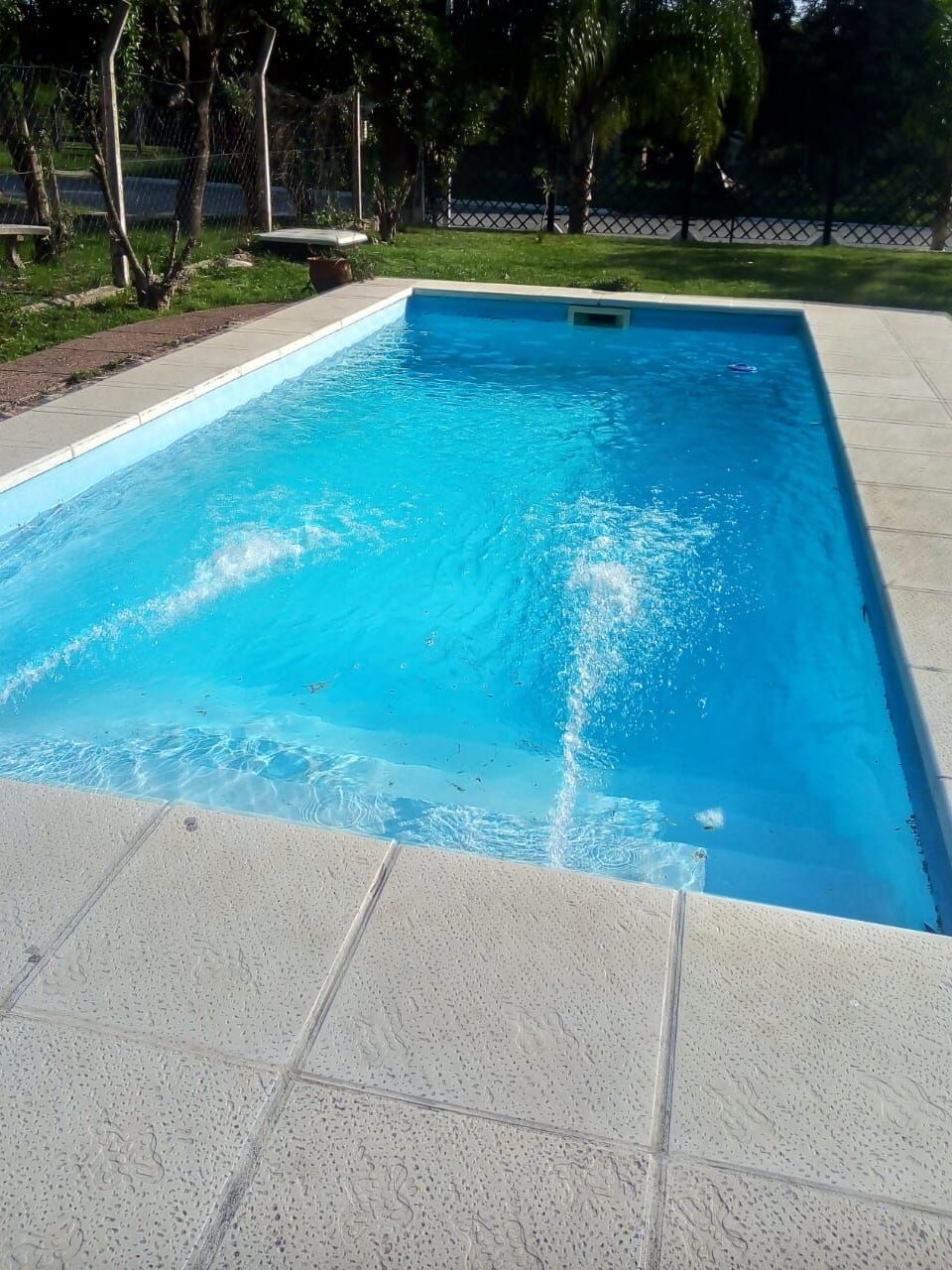 Pileta privada rodeada de naturaleza en Casa Quinta El Paraíso, Villa Urquiza