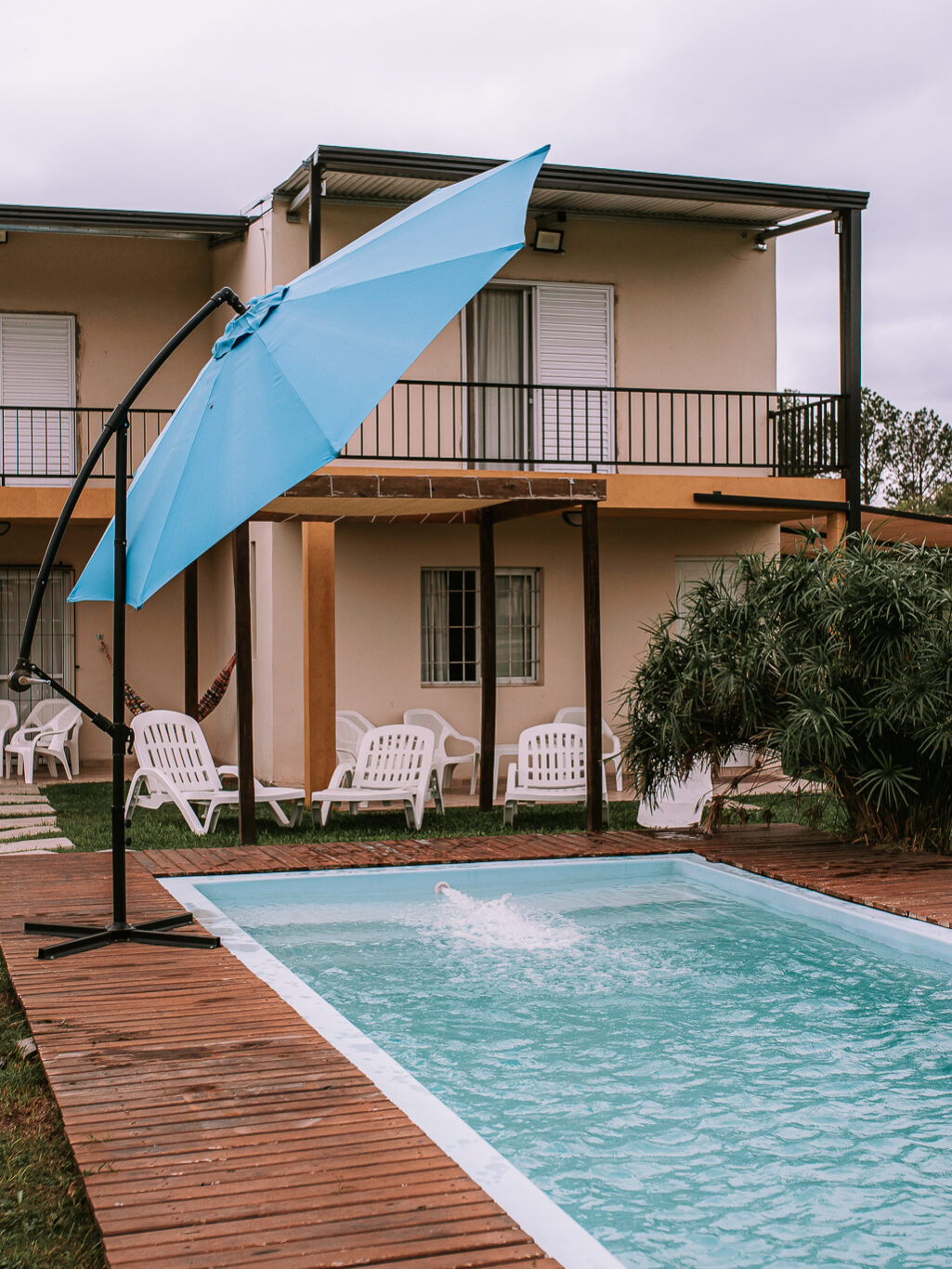 Cabañas Dúplex en Villa Urquiza con pileta y balcón privado, alojamiento ideal para familias y amigos cerca del río Paraná.