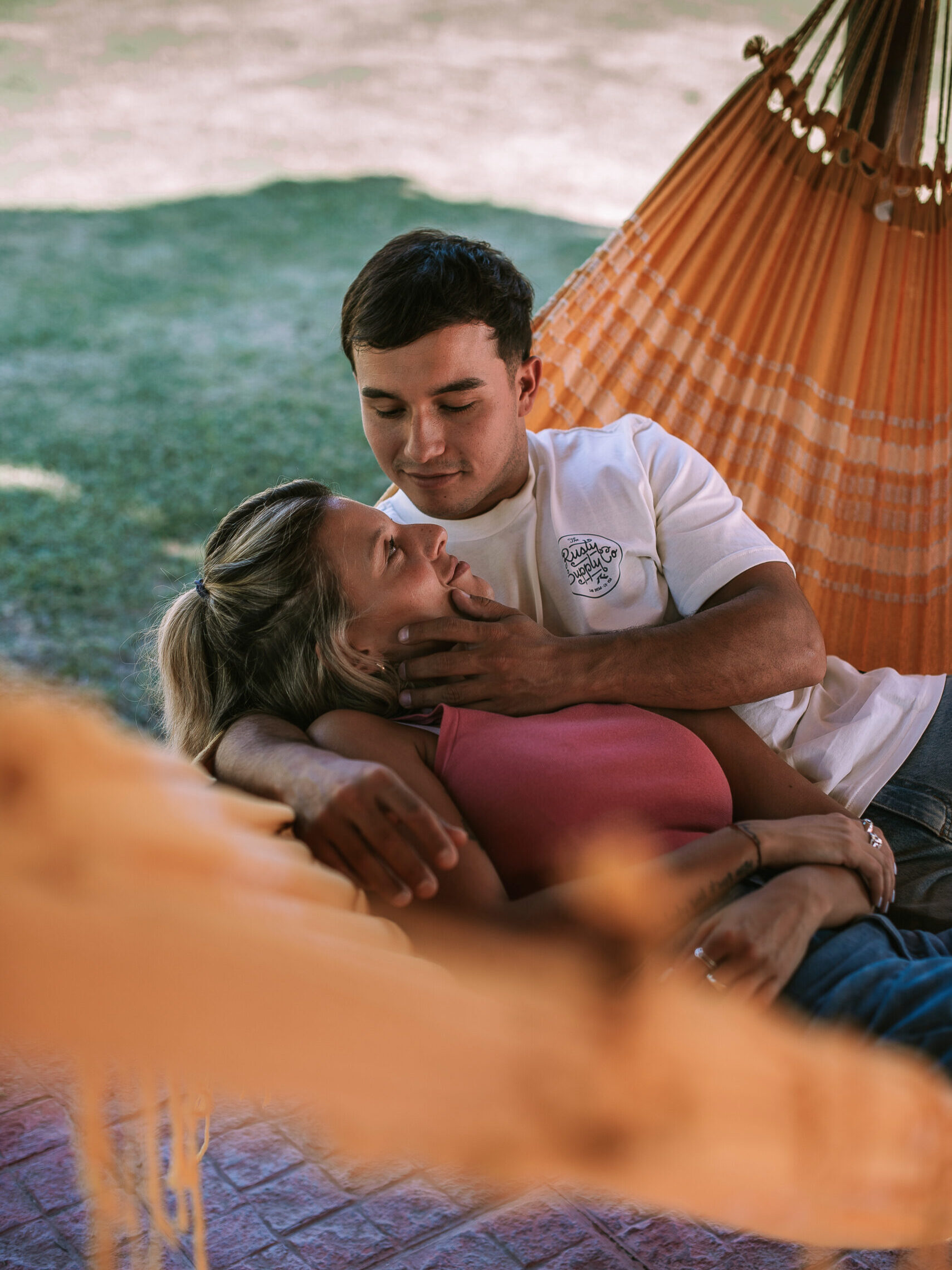 pareja hamaca paraguaya, escapada romantica villa urquiza entre rios, regalo