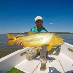 Pesca deportiva de dorados en Villa Urquiza Entre Rios , experiencia con embarcaciones modernas y almuerzo en la isla