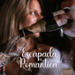 Pareja brindando con champagne en jacuzzi privado — Escapada Romántica en Villa Urquiza, Entre Ríos
