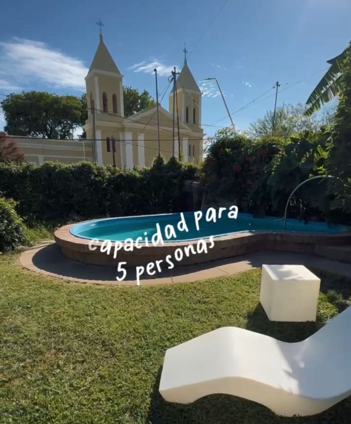 Video El Recuerdo 2 — recorrido interior de la casa y piscina